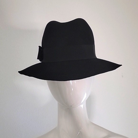 Banana Republic Accessories - Black Felt Brimmed Hat with Bow